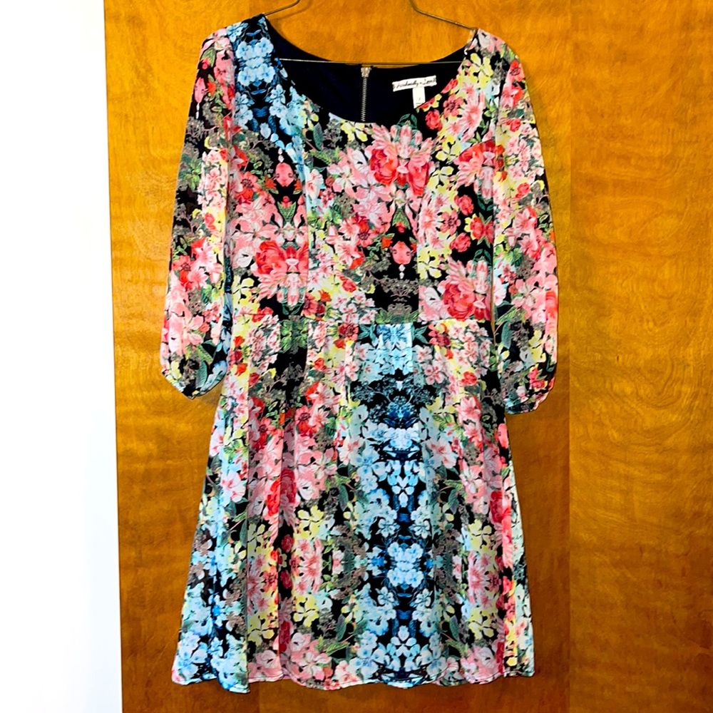 Vintage early 2000s floral mini dress. Size 7.